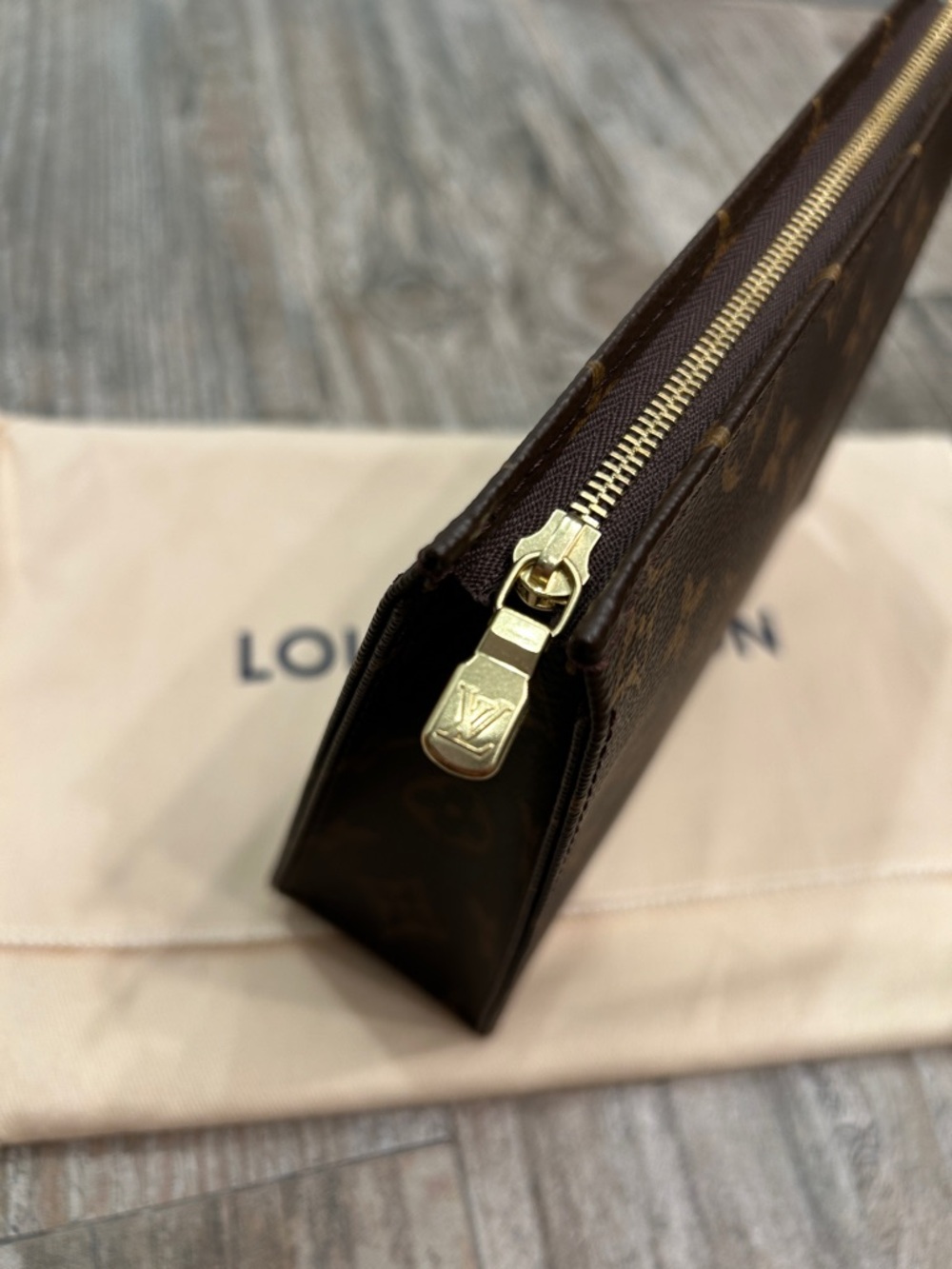 🖤 Louis Vuitton Monogram Toiletry 19 Pouch - Picture 6 of 9